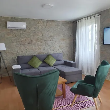 Casasoutelo بيت للعطل